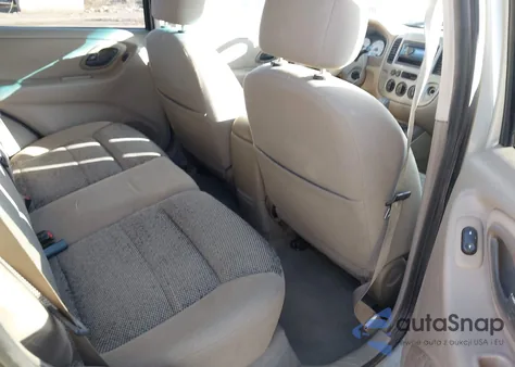 2005 Ford Escape Xlt from USA, damaged, VIN 1FMYU93105KA05805